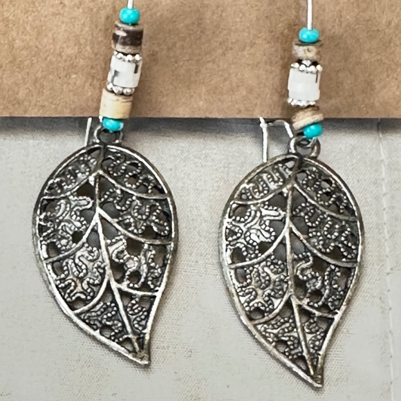 2/$15 Silver tone dangle earrings w/beads Leaves have filigree design - Picture 2 of 15